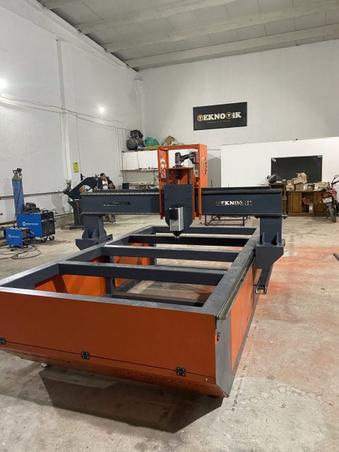 Teknotik Makine atölye çalışması — CNC üretim ve servis
